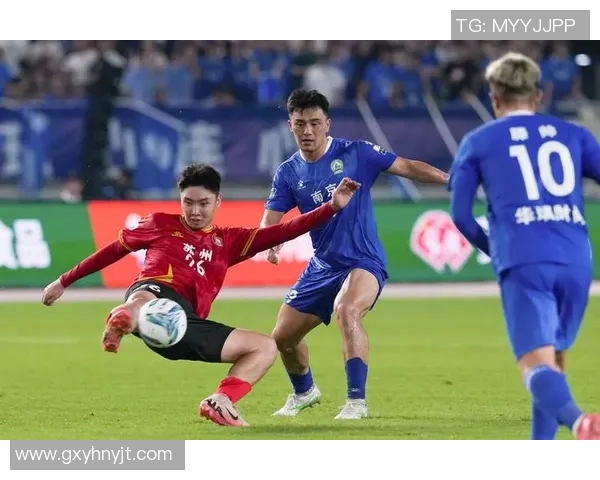 南京足球队的战术节奏解析与球队发展深度剖析