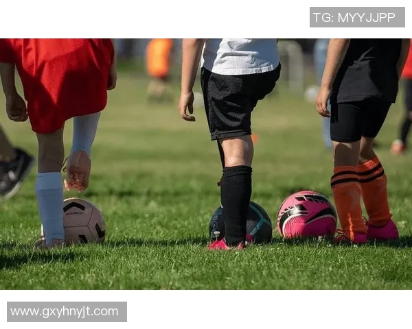 上海足球队耐力解析：从训练到比赛的全方位探讨与提升